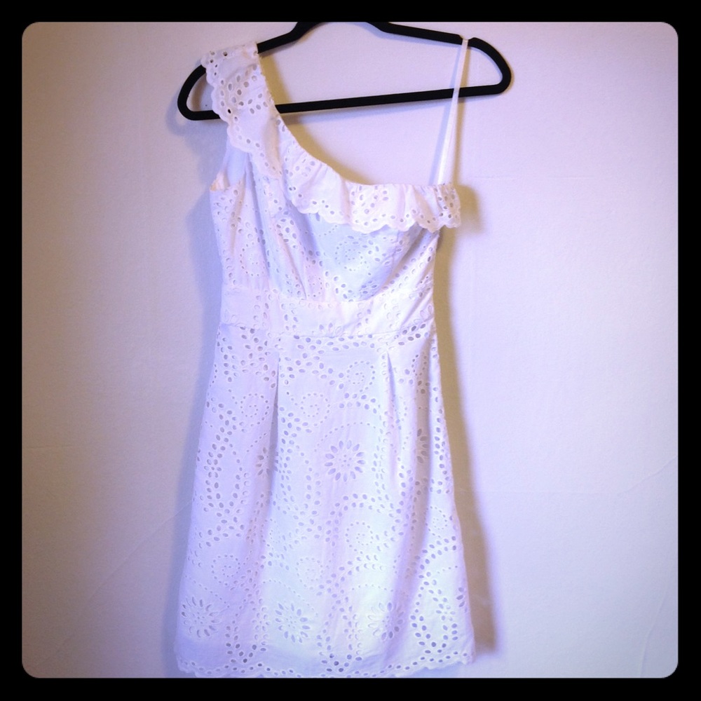 Pretty white Gianni Bini dress